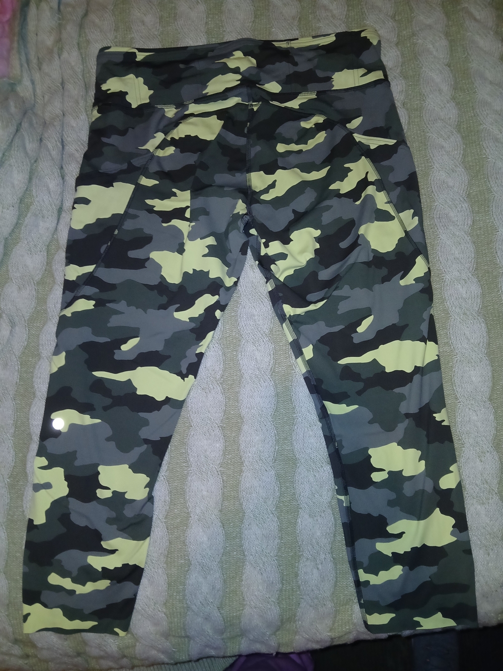 NWOT Lululemon Leggings - Size 14 - 23" Inseam - Green Camouflage - Picture 4 of 7